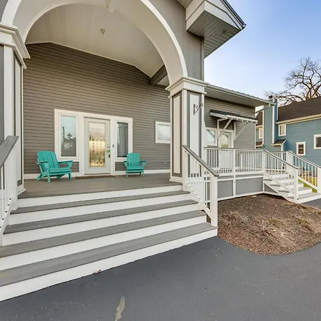 Home On Fox River Modern Decor Style!