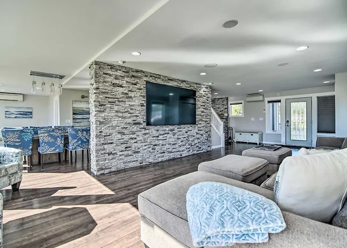 On Fox River: Modern Decor Style!