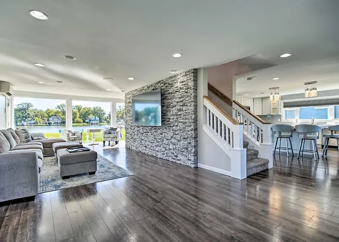 On Fox River: Modern Decor Style!