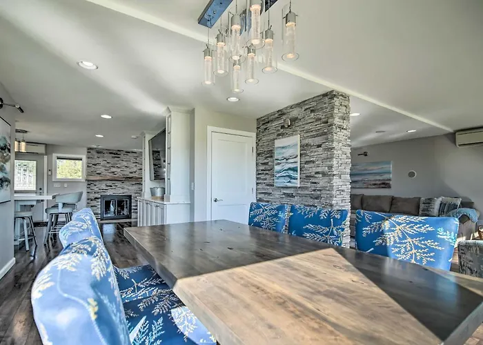 Casa de férias On Fox River: Modern Decor Style!