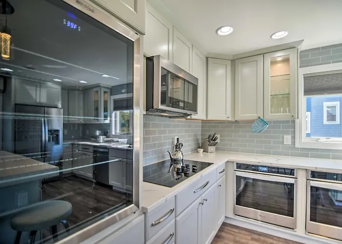 On Fox River: Modern Decor Style! *