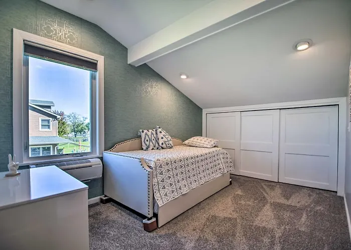 On Fox River: Modern Decor Style! *
