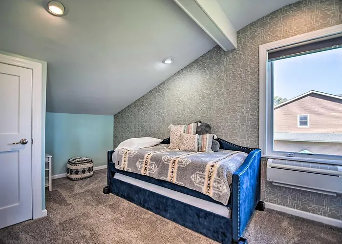 On Fox River: Modern Decor Style! McHenry