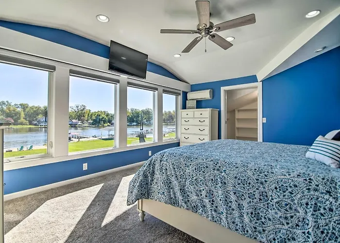 On Fox River: Modern Decor Style! *