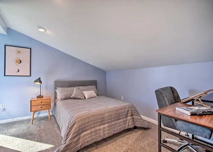 On Fox River: Modern Decor Style! * McHenry