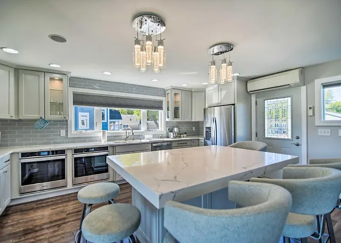 On Fox River: Modern Decor Style! *