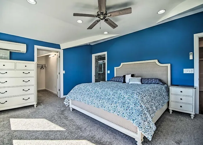 On Fox River: Modern Decor Style! * McHenry