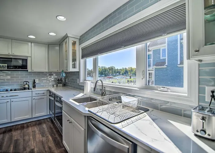 On Fox River: Modern Decor Style! *